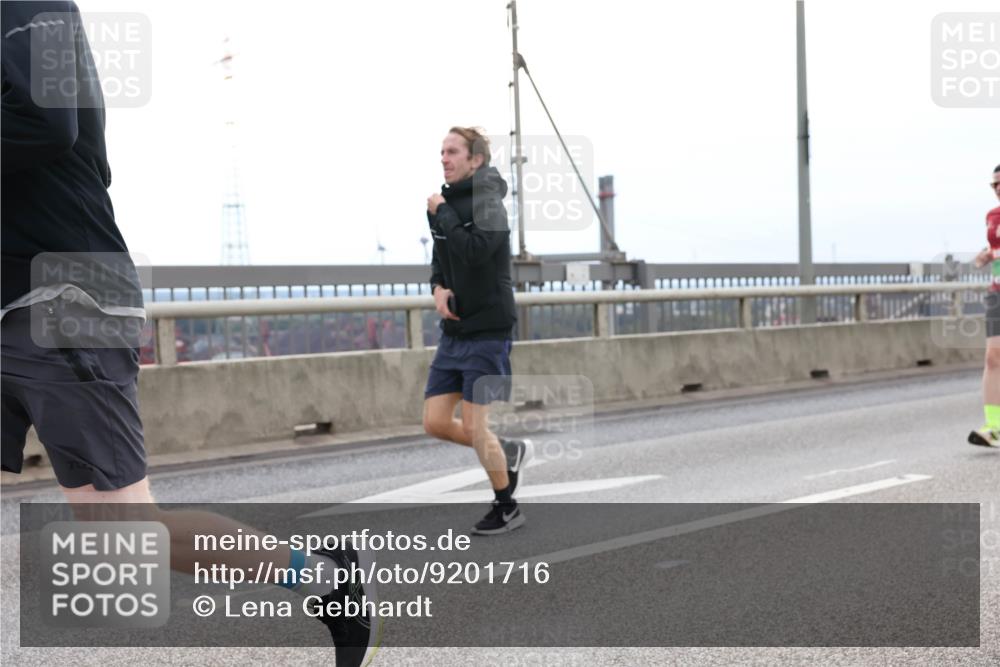 03.10.2025 - Köhlbrandbrückenlauf Lena Gebhardt http://msf.ph/oto/9201716 03.10.2025 15:46:36 Position 2  meine-sportfotos.de