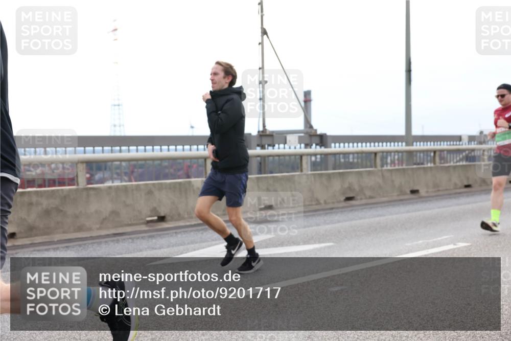 03.10.2025 - Köhlbrandbrückenlauf Lena Gebhardt http://msf.ph/oto/9201717 03.10.2025 15:46:36 Position 2  meine-sportfotos.de