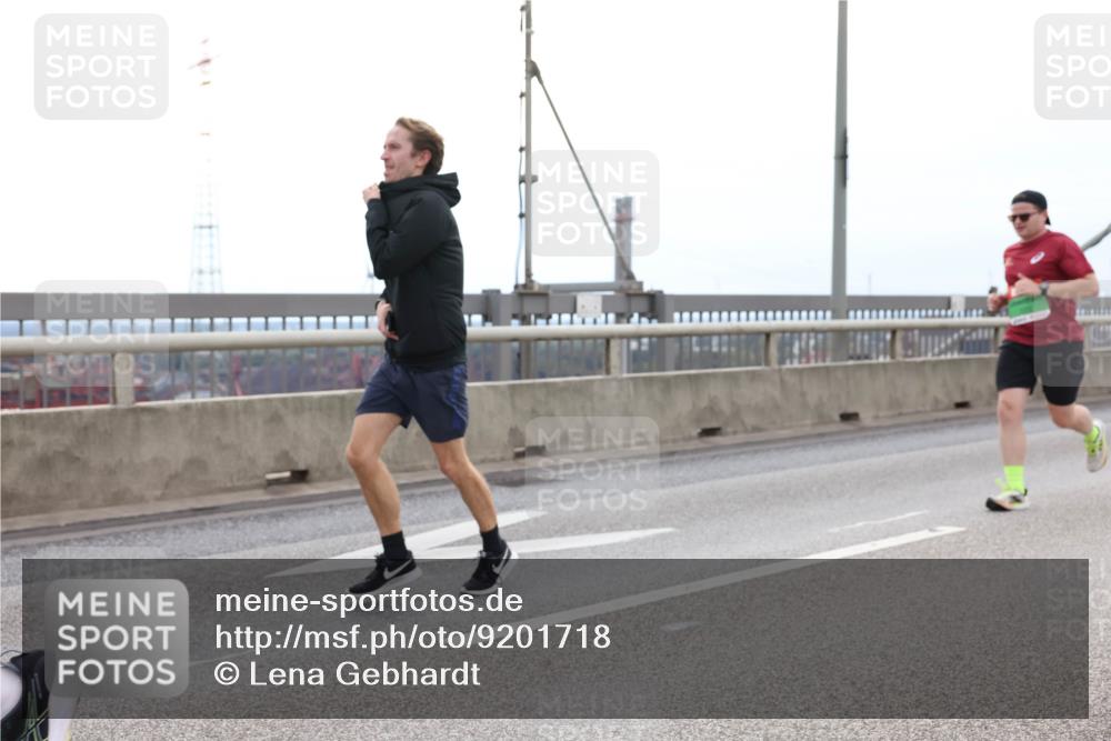 03.10.2025 - Köhlbrandbrückenlauf Lena Gebhardt http://msf.ph/oto/9201718 03.10.2025 15:46:36 Position 2  meine-sportfotos.de