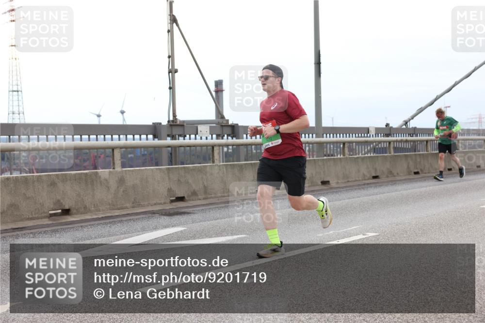 03.10.2025 - Köhlbrandbrückenlauf Lena Gebhardt http://msf.ph/oto/9201719 03.10.2025 15:46:36 Position 2 7272 meine-sportfotos.de