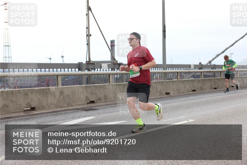 03.10.2025 - Köhlbrandbrückenlauf Lena Gebhardt http://msf.ph/oto/9201720 03.10.2025 15:46:37 Position 2  meine-sportfotos.de