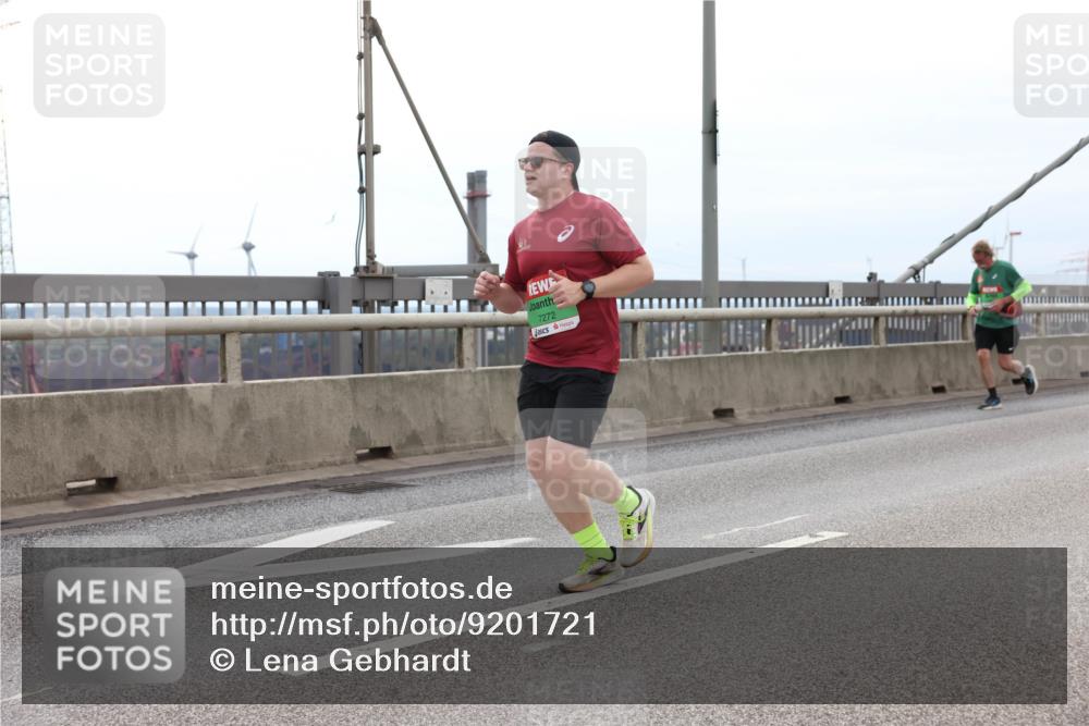 03.10.2025 - Köhlbrandbrückenlauf Lena Gebhardt http://msf.ph/oto/9201721 03.10.2025 15:46:37 Position 2 7272 meine-sportfotos.de