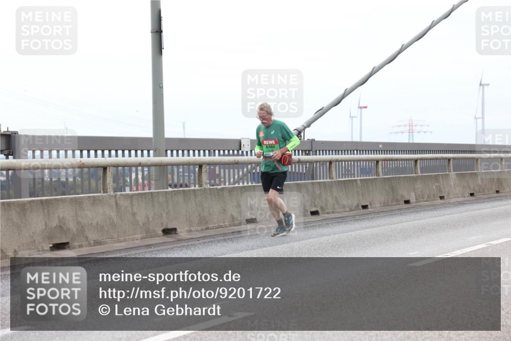 03.10.2025 - Köhlbrandbrückenlauf Lena Gebhardt http://msf.ph/oto/9201722 03.10.2025 15:46:37 Position 2  meine-sportfotos.de