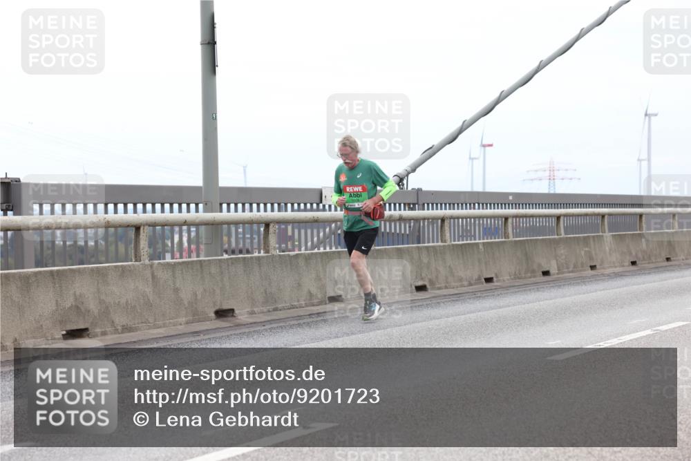 03.10.2025 - Köhlbrandbrückenlauf Lena Gebhardt http://msf.ph/oto/9201723 03.10.2025 15:46:37 Position 2 7658 meine-sportfotos.de