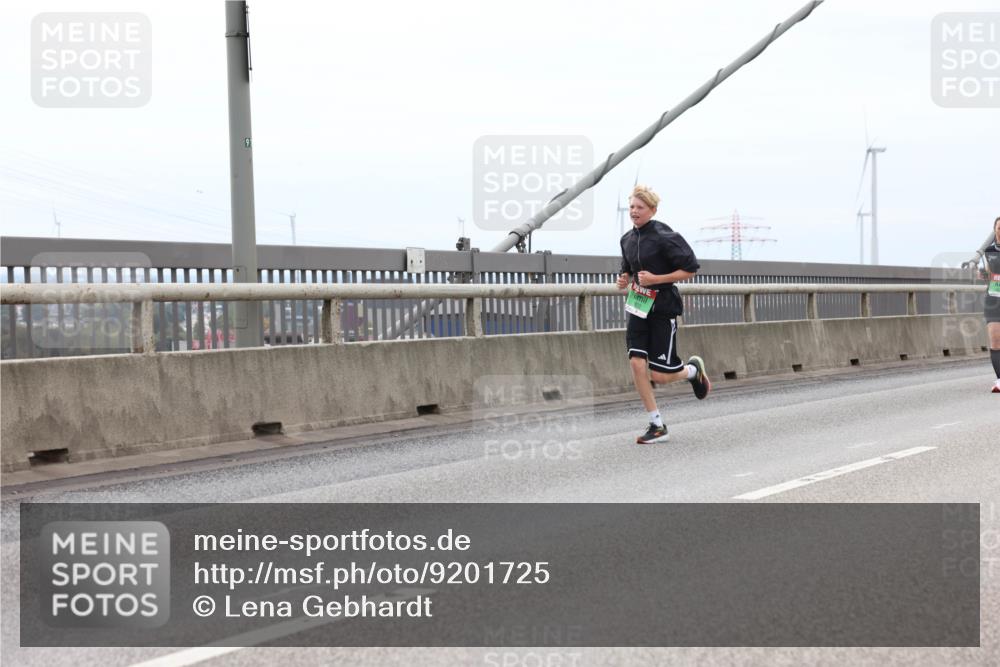 03.10.2025 - Köhlbrandbrückenlauf Lena Gebhardt http://msf.ph/oto/9201725 03.10.2025 15:46:39 Position 2 91 meine-sportfotos.de
