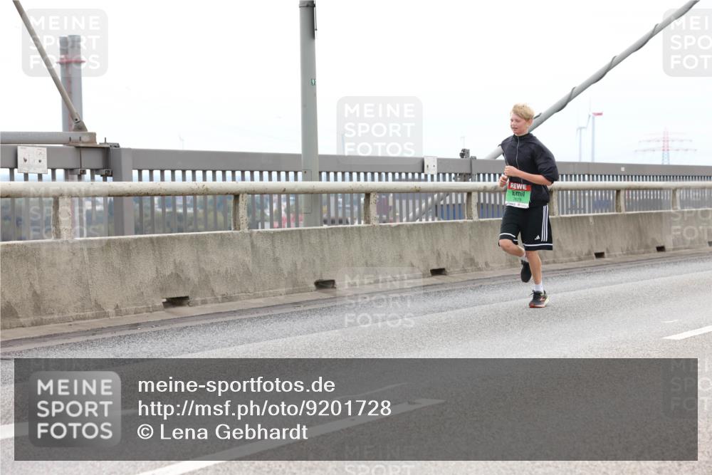 03.10.2025 - Köhlbrandbrückenlauf Lena Gebhardt http://msf.ph/oto/9201728 03.10.2025 15:46:40 Position 2 91, 7823 meine-sportfotos.de