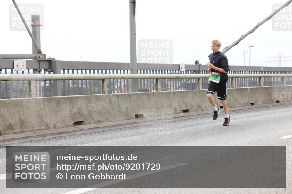 03.10.2025 - Köhlbrandbrückenlauf Lena Gebhardt http://msf.ph/oto/9201729 03.10.2025 15:46:40 Position 2 91 meine-sportfotos.de