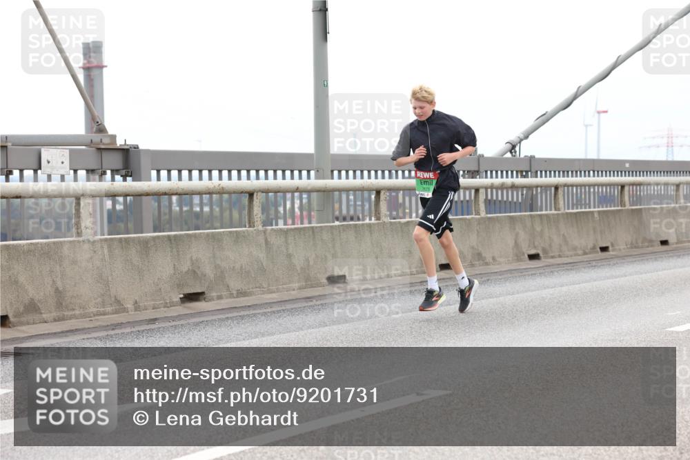 03.10.2025 - Köhlbrandbrückenlauf Lena Gebhardt http://msf.ph/oto/9201731 03.10.2025 15:46:40 Position 2 91, 823 meine-sportfotos.de