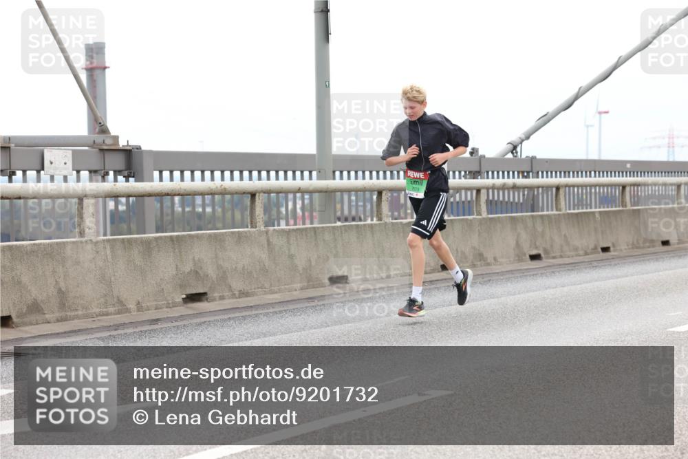 03.10.2025 - Köhlbrandbrückenlauf Lena Gebhardt http://msf.ph/oto/9201732 03.10.2025 15:46:40 Position 2 823 meine-sportfotos.de