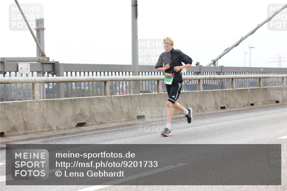 03.10.2025 - Köhlbrandbrückenlauf Lena Gebhardt http://msf.ph/oto/9201733 03.10.2025 15:46:40 Position 2 823 meine-sportfotos.de