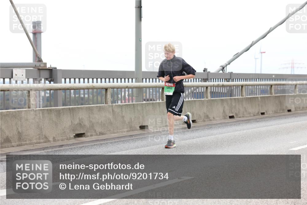03.10.2025 - Köhlbrandbrückenlauf Lena Gebhardt http://msf.ph/oto/9201734 03.10.2025 15:46:40 Position 2 91, 823 meine-sportfotos.de