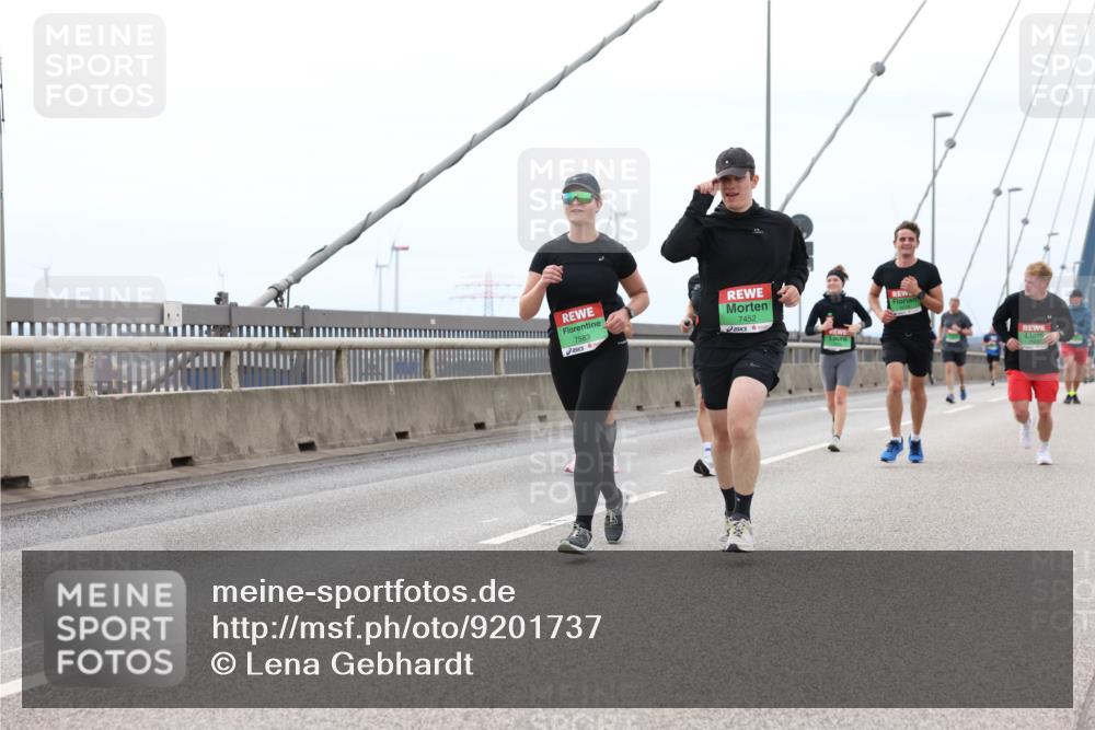 03.10.2025 - Köhlbrandbrückenlauf Lena Gebhardt http://msf.ph/oto/9201737 03.10.2025 15:46:41 Position 2 7583, 7452 meine-sportfotos.de