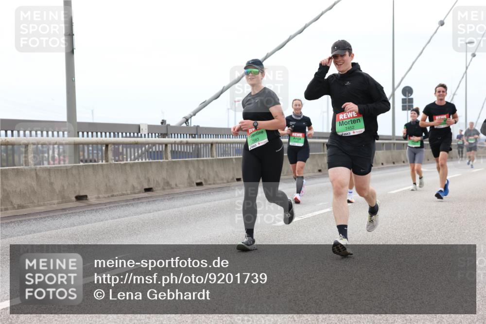 03.10.2025 - Köhlbrandbrückenlauf Lena Gebhardt http://msf.ph/oto/9201739 03.10.2025 15:46:41 Position 2 7583, 7452 meine-sportfotos.de