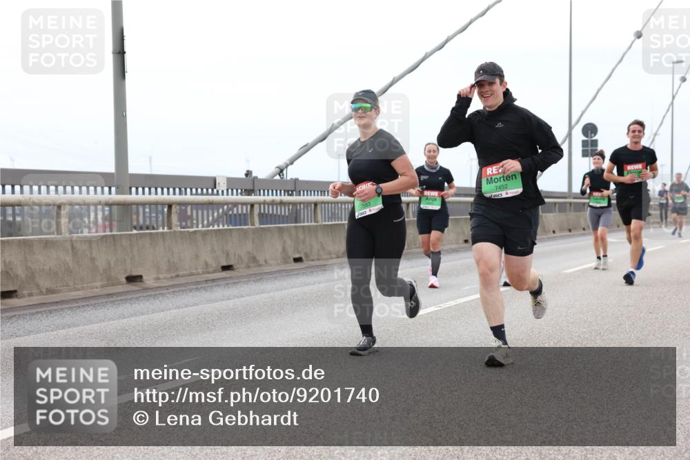 03.10.2025 - Köhlbrandbrückenlauf Lena Gebhardt http://msf.ph/oto/9201740 03.10.2025 15:46:42 Position 2 7583, 7452 meine-sportfotos.de