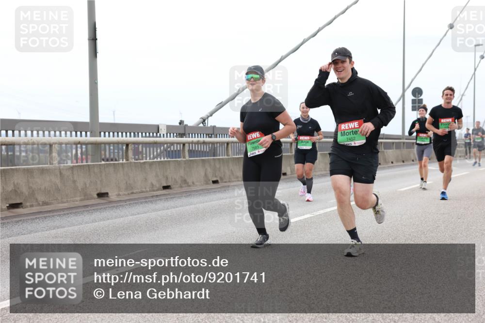 03.10.2025 - Köhlbrandbrückenlauf Lena Gebhardt http://msf.ph/oto/9201741 03.10.2025 15:46:42 Position 2 9, 7583, 7452 meine-sportfotos.de