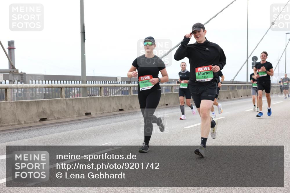 03.10.2025 - Köhlbrandbrückenlauf Lena Gebhardt http://msf.ph/oto/9201742 03.10.2025 15:46:42 Position 2 7583, 7452 meine-sportfotos.de