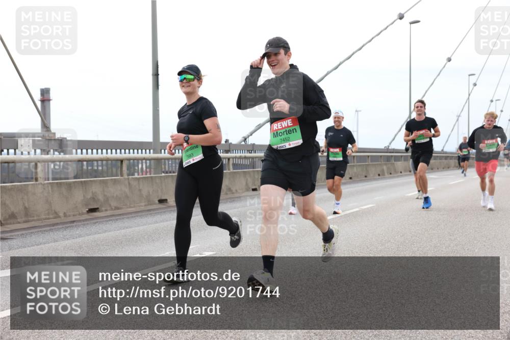 03.10.2025 - Köhlbrandbrückenlauf Lena Gebhardt http://msf.ph/oto/9201744 03.10.2025 15:46:42 Position 2 7583, 7452 meine-sportfotos.de