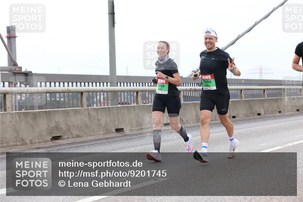 03.10.2025 - Köhlbrandbrückenlauf Lena Gebhardt http://msf.ph/oto/9201745 03.10.2025 15:46:43 Position 2 91, 9060, 9061 meine-sportfotos.de