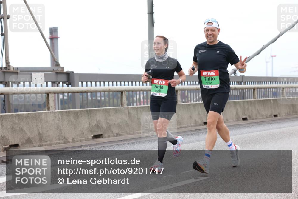03.10.2025 - Köhlbrandbrückenlauf Lena Gebhardt http://msf.ph/oto/9201747 03.10.2025 15:46:43 Position 2 9060, 9061 meine-sportfotos.de