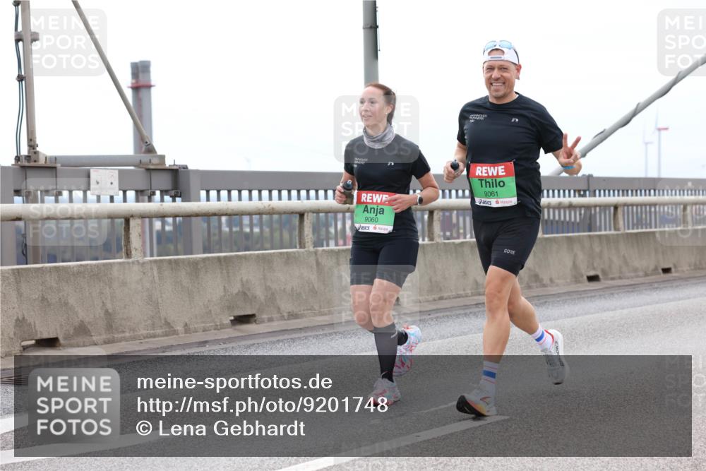 03.10.2025 - Köhlbrandbrückenlauf Lena Gebhardt http://msf.ph/oto/9201748 03.10.2025 15:46:44 Position 2 9060, 9061 meine-sportfotos.de