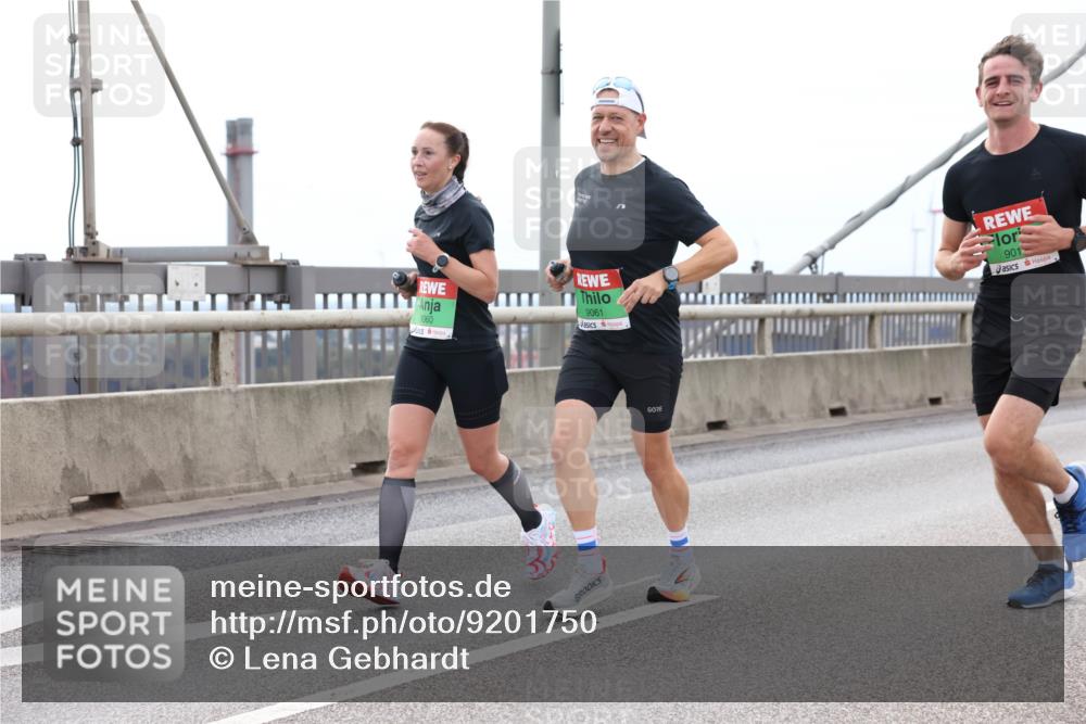 03.10.2025 - Köhlbrandbrückenlauf Lena Gebhardt http://msf.ph/oto/9201750 03.10.2025 15:46:44 Position 2 9060, 9061, 901 meine-sportfotos.de