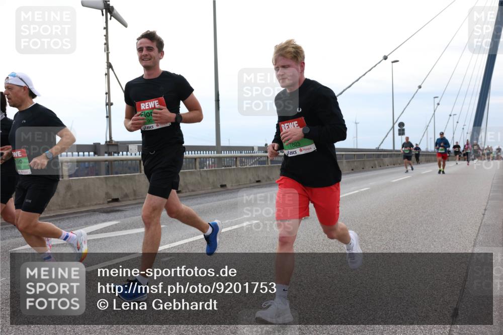 03.10.2025 - Köhlbrandbrückenlauf Lena Gebhardt http://msf.ph/oto/9201753 03.10.2025 15:46:45 Position 2 90, 7623 meine-sportfotos.de
