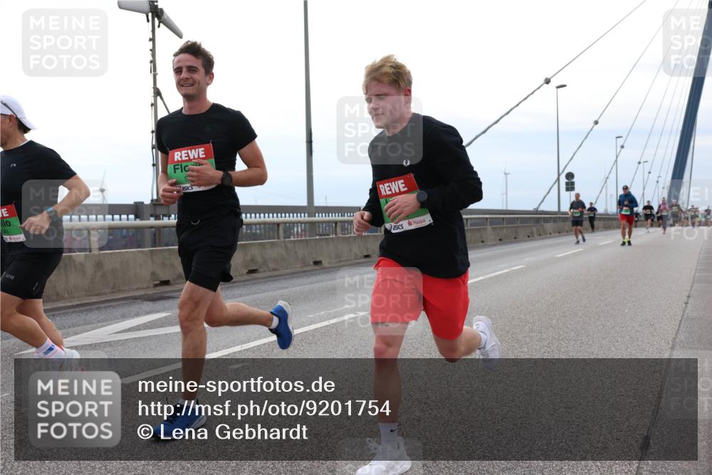 03.10.2025 - Köhlbrandbrückenlauf Lena Gebhardt http://msf.ph/oto/9201754 03.10.2025 15:46:45 Position 2 8061 meine-sportfotos.de