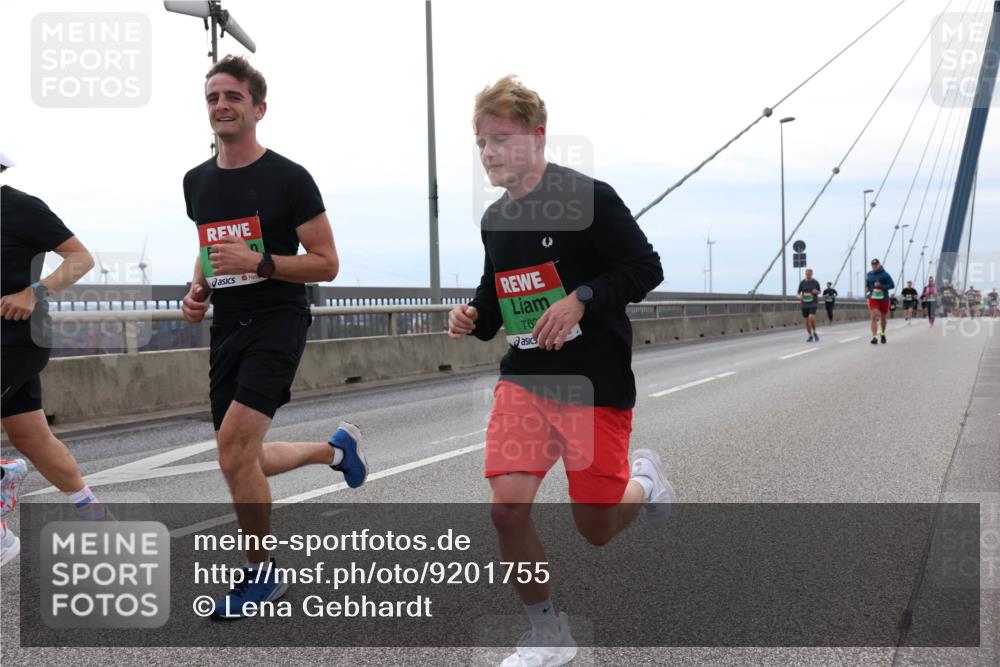 03.10.2025 - Köhlbrandbrückenlauf Lena Gebhardt http://msf.ph/oto/9201755 03.10.2025 15:46:45 Position 2 76 meine-sportfotos.de