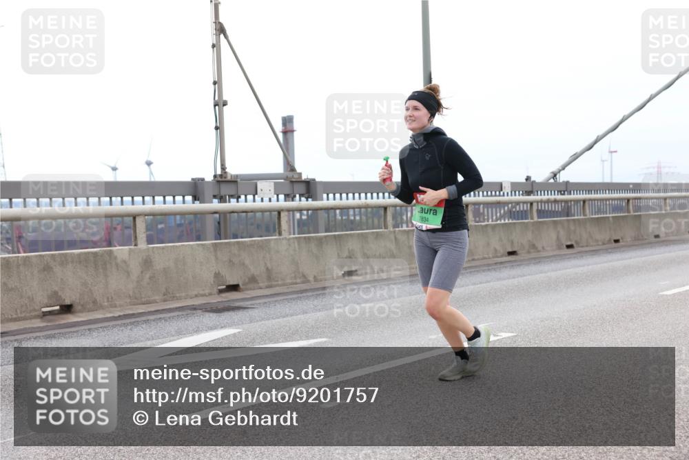 03.10.2025 - Köhlbrandbrückenlauf Lena Gebhardt http://msf.ph/oto/9201757 03.10.2025 15:46:45 Position 2 7834 meine-sportfotos.de