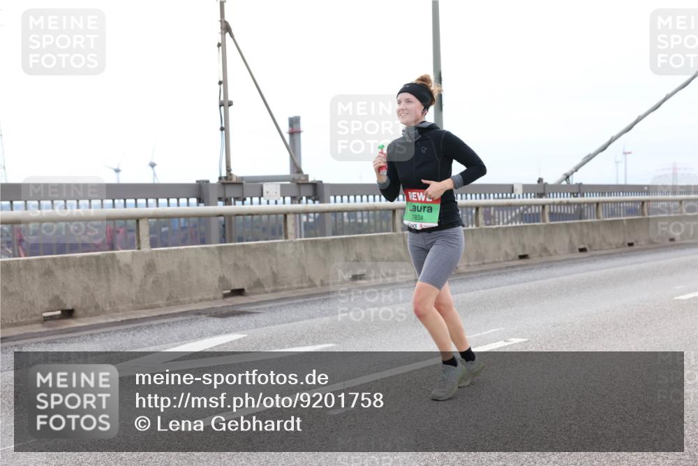 03.10.2025 - Köhlbrandbrückenlauf Lena Gebhardt http://msf.ph/oto/9201758 03.10.2025 15:46:46 Position 2 7834 meine-sportfotos.de