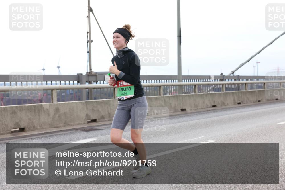 03.10.2025 - Köhlbrandbrückenlauf Lena Gebhardt http://msf.ph/oto/9201759 03.10.2025 15:46:46 Position 2 7834 meine-sportfotos.de