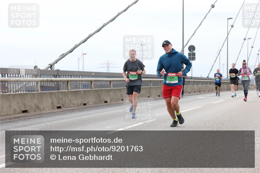 03.10.2025 - Köhlbrandbrückenlauf Lena Gebhardt http://msf.ph/oto/9201763 03.10.2025 15:46:48 Position 2 7515, 8817 meine-sportfotos.de