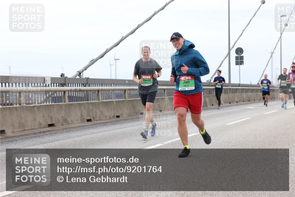 03.10.2025 - Köhlbrandbrückenlauf Lena Gebhardt http://msf.ph/oto/9201764 03.10.2025 15:46:49 Position 2 8817 meine-sportfotos.de