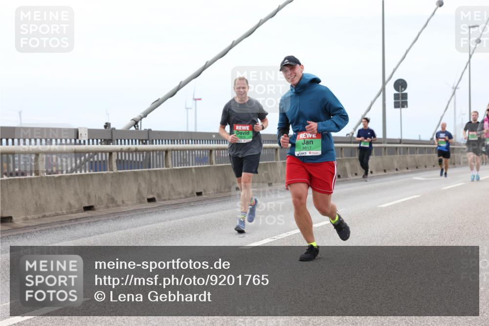 03.10.2025 - Köhlbrandbrückenlauf Lena Gebhardt http://msf.ph/oto/9201765 03.10.2025 15:46:49 Position 2 7515, 8817 meine-sportfotos.de