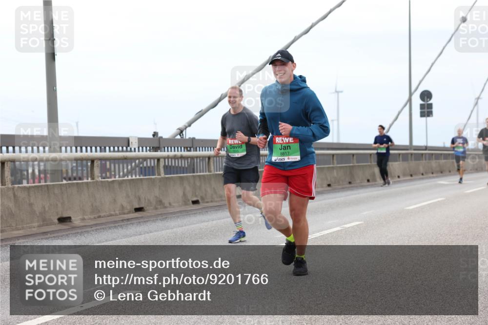 03.10.2025 - Köhlbrandbrückenlauf Lena Gebhardt http://msf.ph/oto/9201766 03.10.2025 15:46:49 Position 2 7515, 8817 meine-sportfotos.de