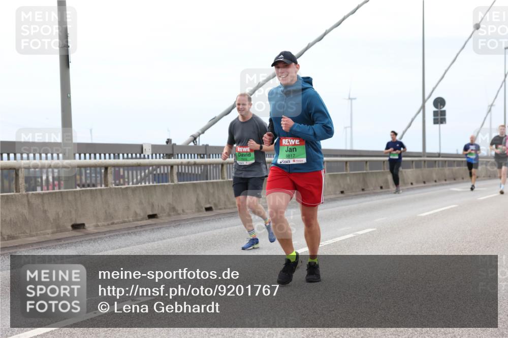 03.10.2025 - Köhlbrandbrückenlauf Lena Gebhardt http://msf.ph/oto/9201767 03.10.2025 15:46:49 Position 2 7515, 8817 meine-sportfotos.de