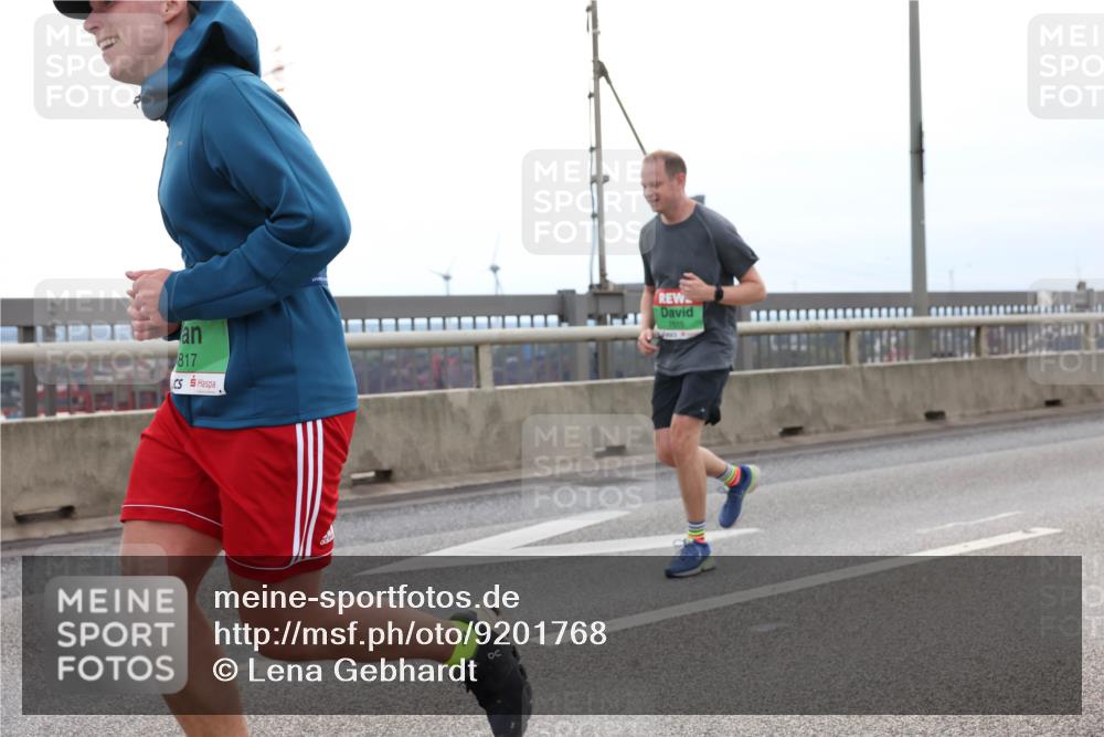 03.10.2025 - Köhlbrandbrückenlauf Lena Gebhardt http://msf.ph/oto/9201768 03.10.2025 15:46:51 Position 2 817 meine-sportfotos.de