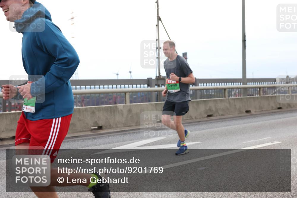 03.10.2025 - Köhlbrandbrückenlauf Lena Gebhardt http://msf.ph/oto/9201769 03.10.2025 15:46:51 Position 2 817, 7515 meine-sportfotos.de
