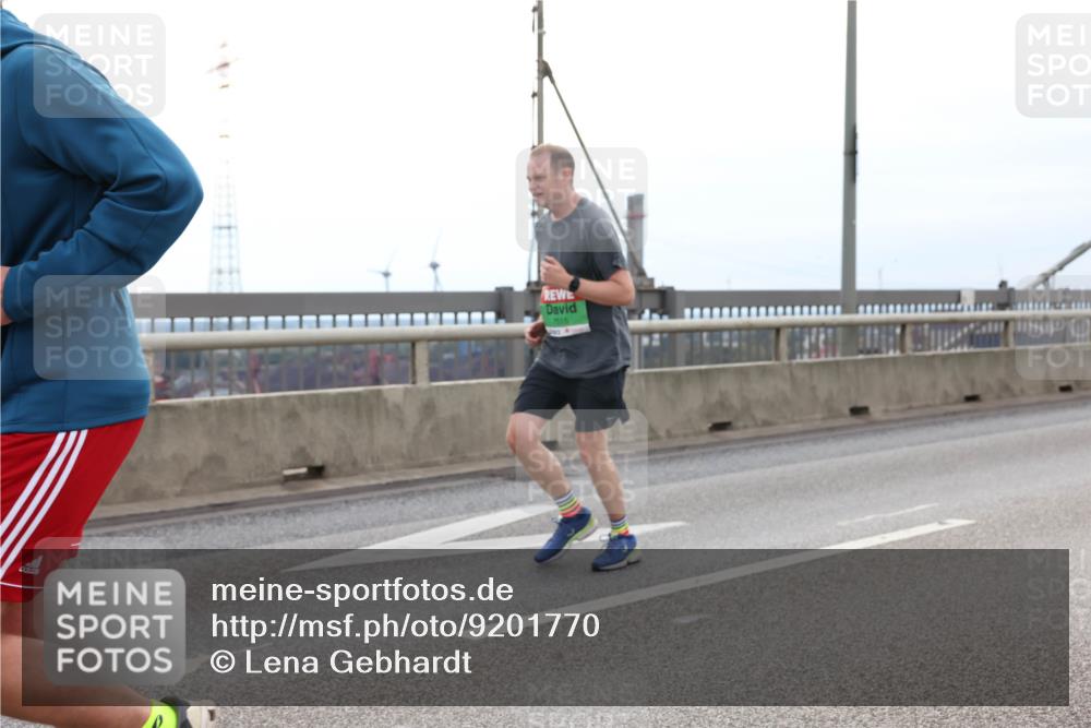 03.10.2025 - Köhlbrandbrückenlauf Lena Gebhardt http://msf.ph/oto/9201770 03.10.2025 15:46:51 Position 2  meine-sportfotos.de