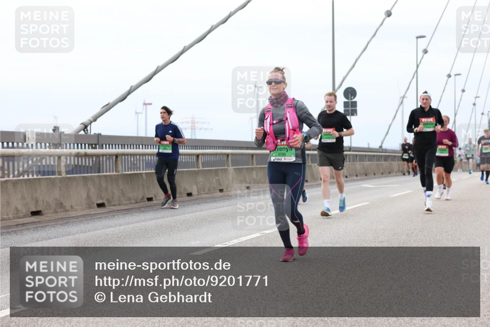 03.10.2025 - Köhlbrandbrückenlauf Lena Gebhardt http://msf.ph/oto/9201771 03.10.2025 15:46:52 Position 2 8788 meine-sportfotos.de