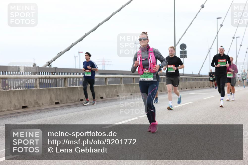 03.10.2025 - Köhlbrandbrückenlauf Lena Gebhardt http://msf.ph/oto/9201772 03.10.2025 15:46:53 Position 2 8788 meine-sportfotos.de