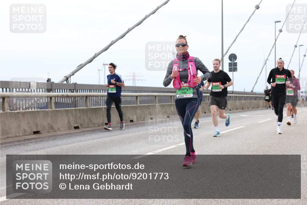 03.10.2025 - Köhlbrandbrückenlauf Lena Gebhardt http://msf.ph/oto/9201773 03.10.2025 15:46:53 Position 2 8788 meine-sportfotos.de