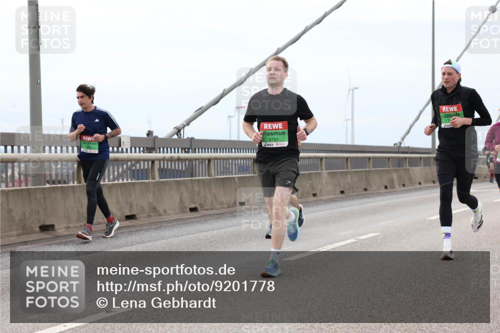 03.10.2025 - Köhlbrandbrückenlauf Lena Gebhardt http://msf.ph/oto/9201778 03.10.2025 15:46:54 Position 2 8763 meine-sportfotos.de