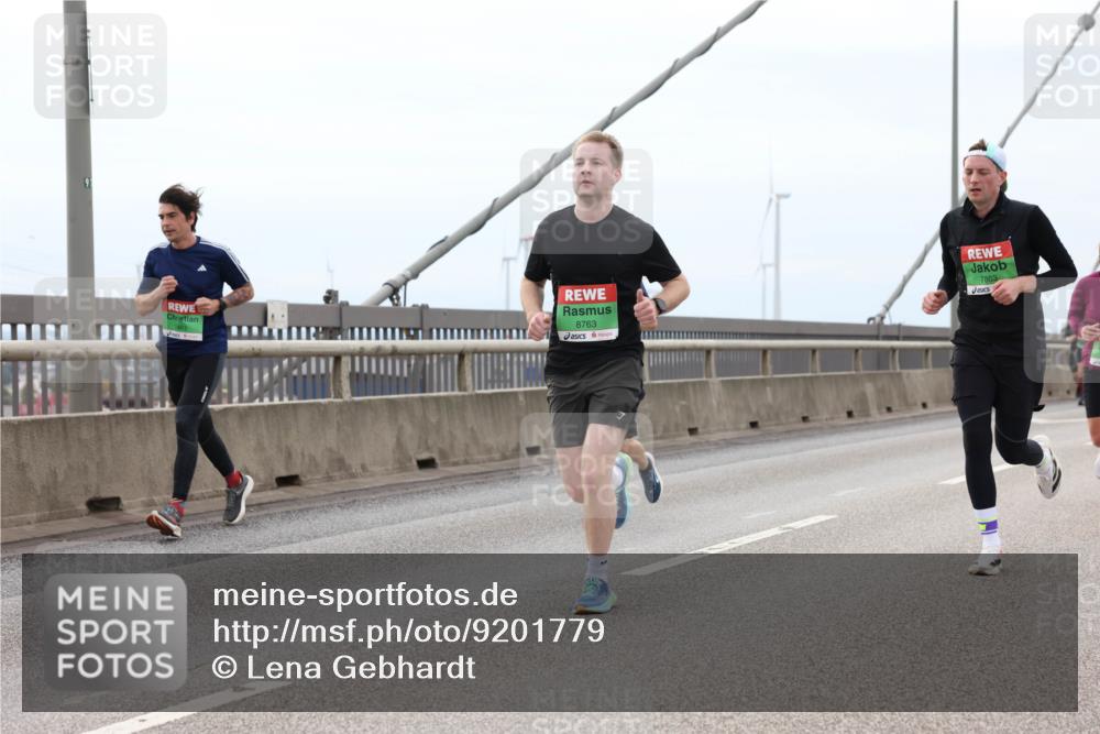03.10.2025 - Köhlbrandbrückenlauf Lena Gebhardt http://msf.ph/oto/9201779 03.10.2025 15:46:54 Position 2 8763, 7863 meine-sportfotos.de