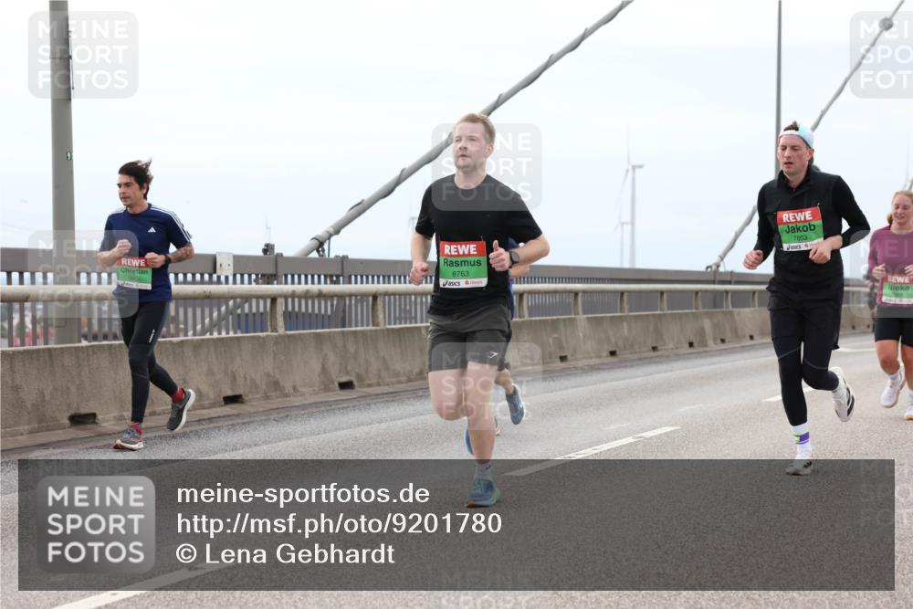 03.10.2025 - Köhlbrandbrückenlauf Lena Gebhardt http://msf.ph/oto/9201780 03.10.2025 15:46:54 Position 2 8763, 7863 meine-sportfotos.de