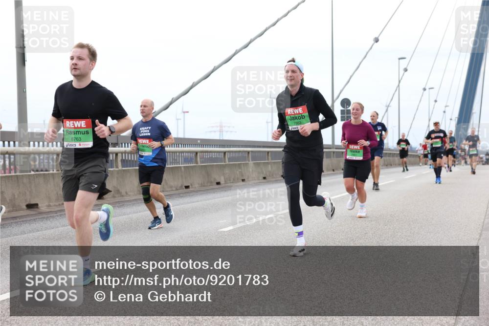 03.10.2025 - Köhlbrandbrückenlauf Lena Gebhardt http://msf.ph/oto/9201783 03.10.2025 15:46:55 Position 2 8763, 7863, 7961 meine-sportfotos.de
