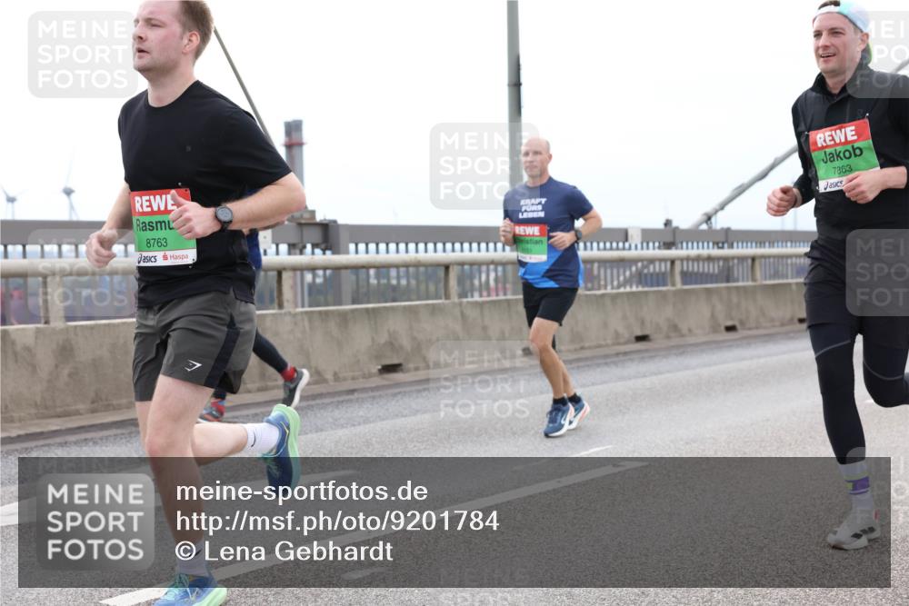 03.10.2025 - Köhlbrandbrückenlauf Lena Gebhardt http://msf.ph/oto/9201784 03.10.2025 15:46:56 Position 2 7863, 8763 meine-sportfotos.de