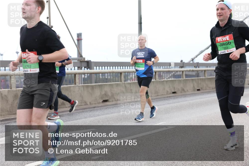 03.10.2025 - Köhlbrandbrückenlauf Lena Gebhardt http://msf.ph/oto/9201785 03.10.2025 15:46:56 Position 2 8763, 7863 meine-sportfotos.de