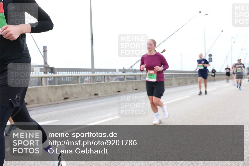 03.10.2025 - Köhlbrandbrückenlauf Lena Gebhardt http://msf.ph/oto/9201786 03.10.2025 15:46:57 Position 2  meine-sportfotos.de
