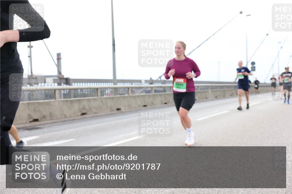 03.10.2025 - Köhlbrandbrückenlauf Lena Gebhardt http://msf.ph/oto/9201787 03.10.2025 15:46:57 Position 2  meine-sportfotos.de